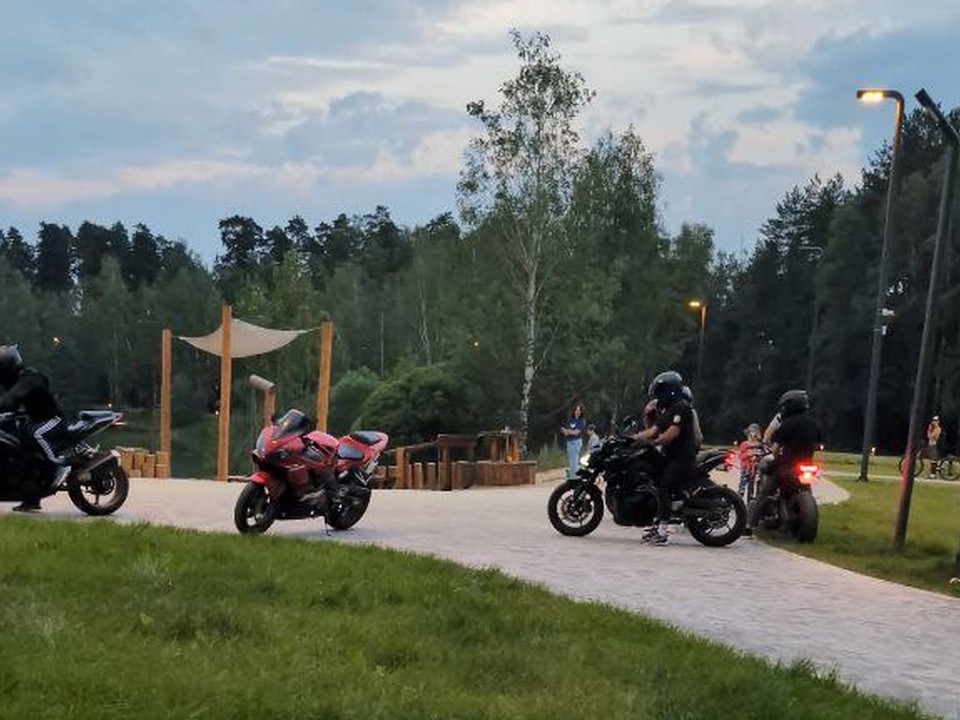Житель Черноголовки пригрозил питбайкеру расправой за ночные виражи