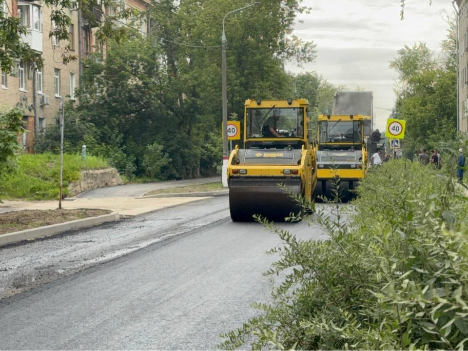 На улице Ломоносова в Жуковском уложили асфальт