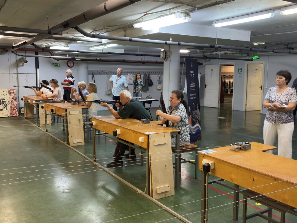 Участники коломенского клуба «Активное долголетие» сразились в стрельбе