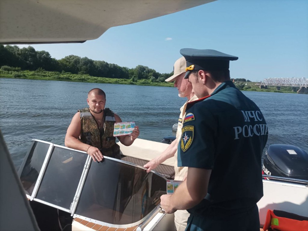 В Ступине прошел рейд на Оке: МЧС И ГИМС напомнили отдыхающим правила поведения на воде