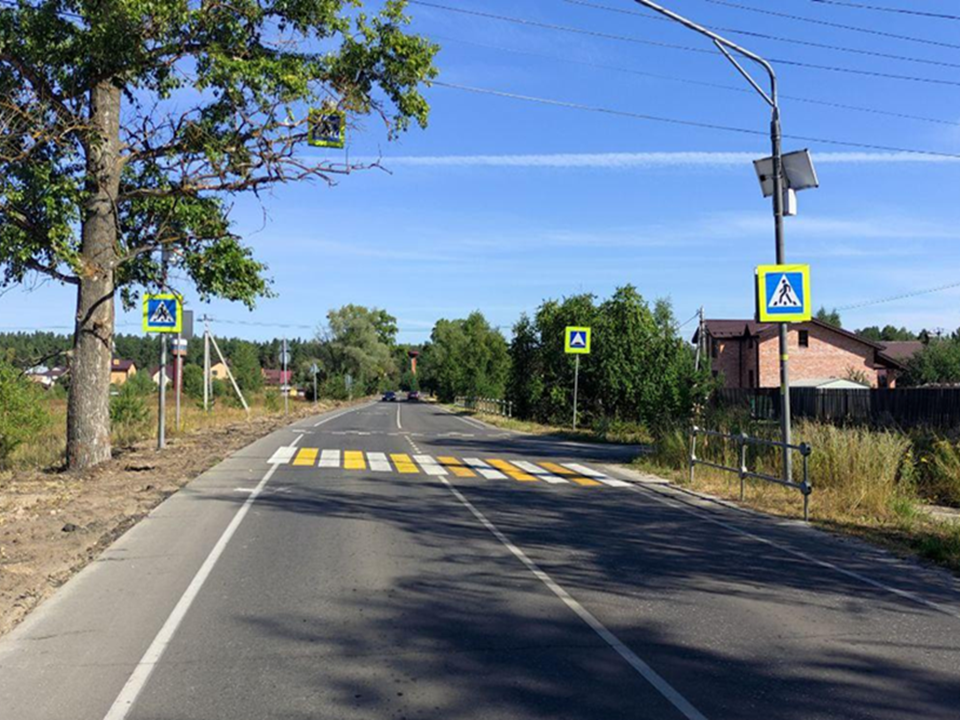 В Серпухове отремонтировали дорожные ограждения и освещение