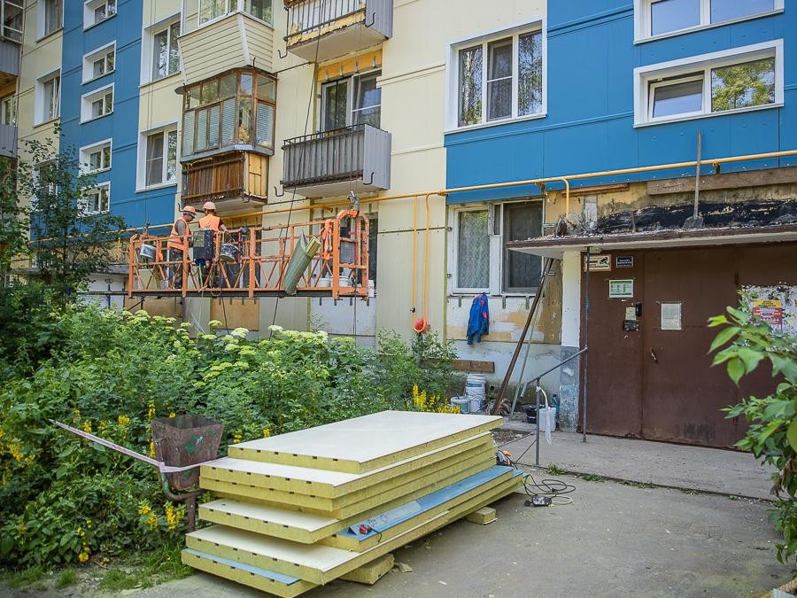 В Кубинке-10 обновят кровлю и утеплят фасад дома №12