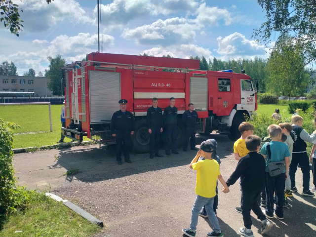 В Электростали спасатели обучили детей правилам пожарной безопасности