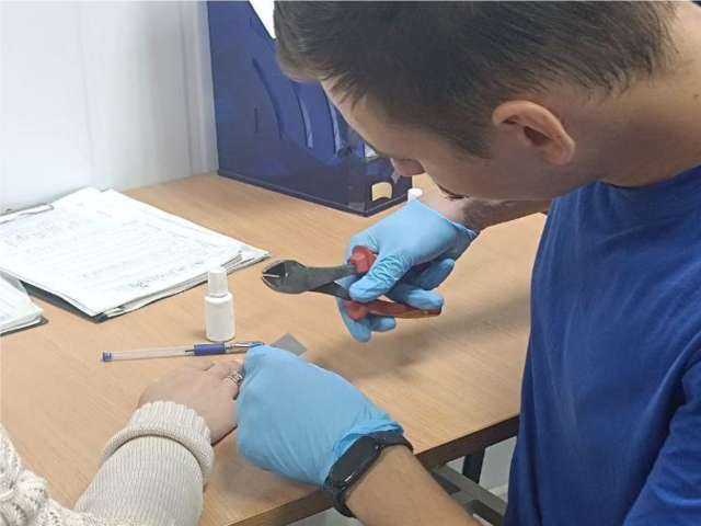 Спасатели освободили палец девушки от тесного кольца в округе Люберцы