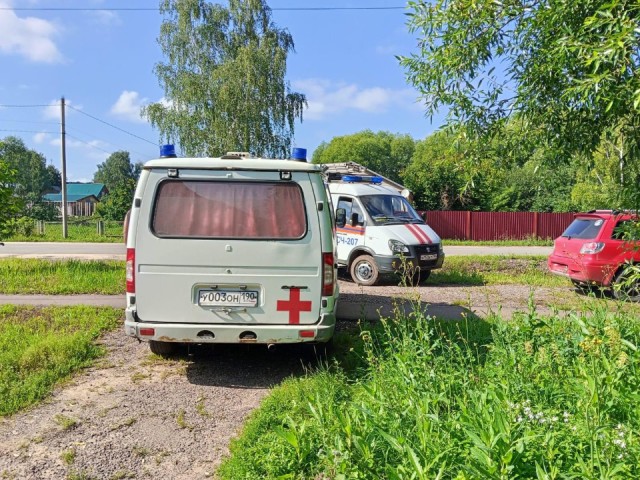 Спасатели транспортировали больную пенсионерку в Серебряных Прудах