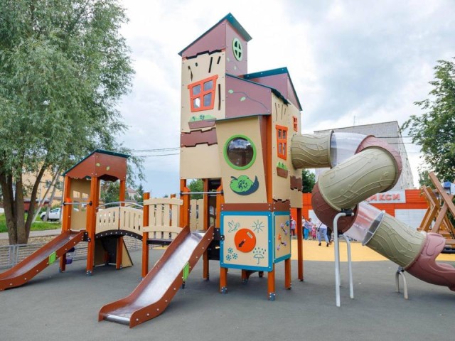 В Кашире открыли обновленную детскую игровую площадку