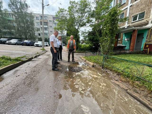 В Можайске на Полосухина и Фрунзе осушили дворы после ливня