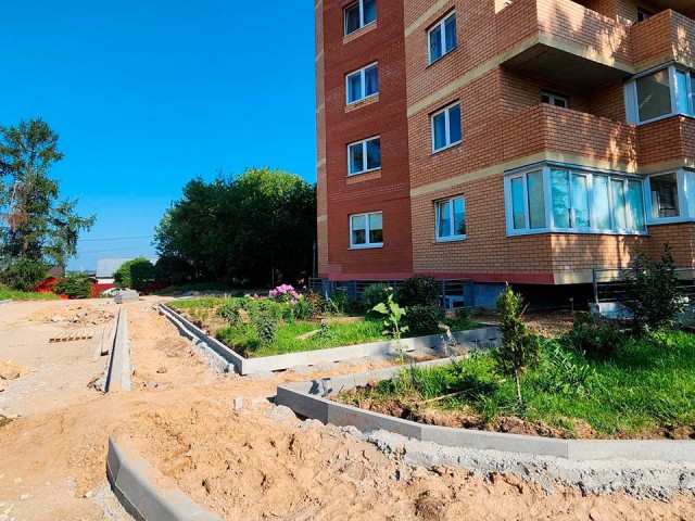 В Смирновке обустроят тротуары и расширят парковку