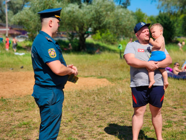 Сотрудники МЧС и полиции рассказали жителям Королева о безопасности на воде