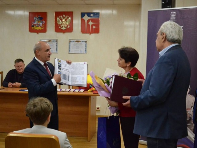 Торжественные проводы на пенсию и чествование выпускников устроили в краснознаменской администрации