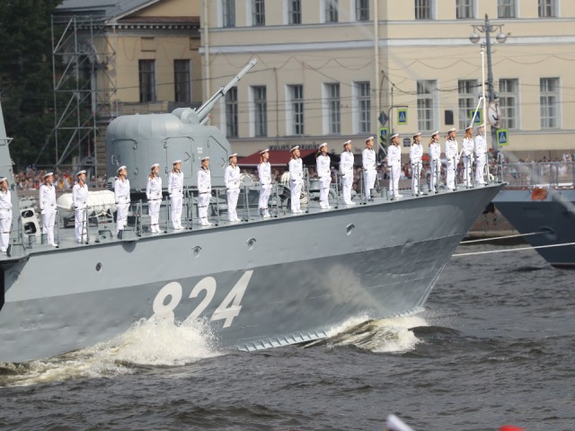 Глава Истры поздравила военных моряков с Днем ВМФ