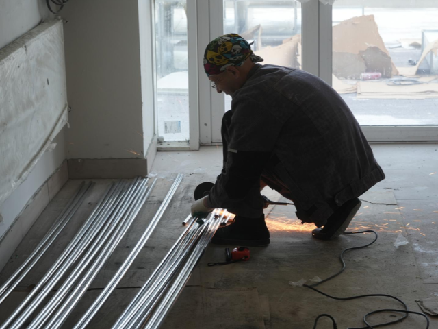 Доделывают фасад и завозят оборудование: как продвигается строительство новой школы в Дзержинском