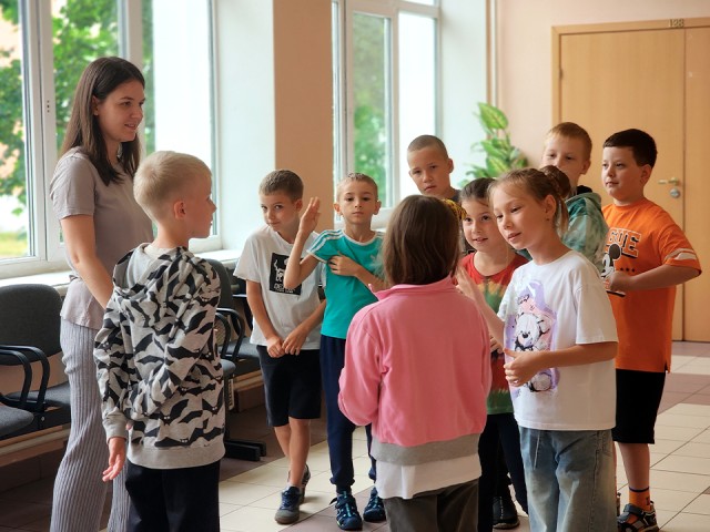 Дети в Званове прошли фотоквест и сыграли в «шоколадную» игру