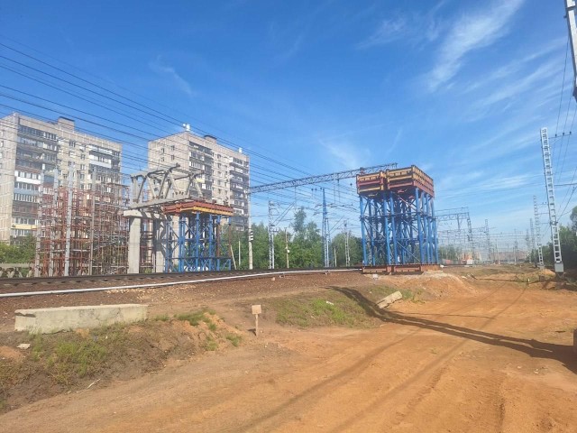 В Лобне завершили монтаж основных секций пролета нового пешеходного перехода