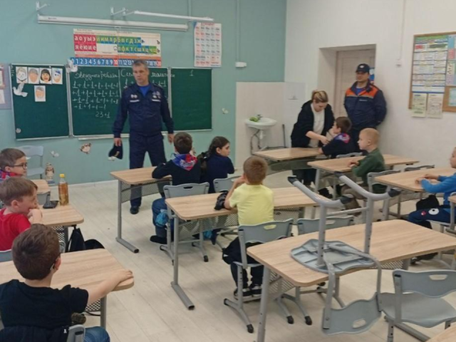Работники «Мособлпожспаса» провели профилактическое занятие для детей из лагерей