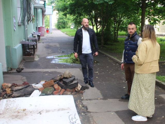 Подрядчика, ремонтировавшего дорогу на Московской, заставят убрать строительный мусор