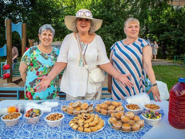 В Лосино-Петровском прошел праздник для соседей с конкурсами и угощениями