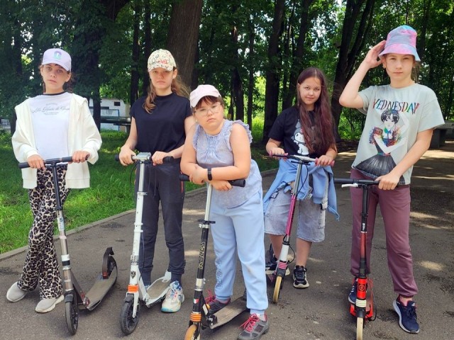 Заездом на самокатах отметили День ГАИ в Лосино-Петровском