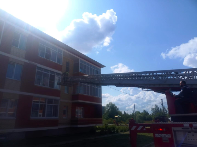 В Талдомском округе спасатели проникли через окно в жилище, чтобы помочь женщине