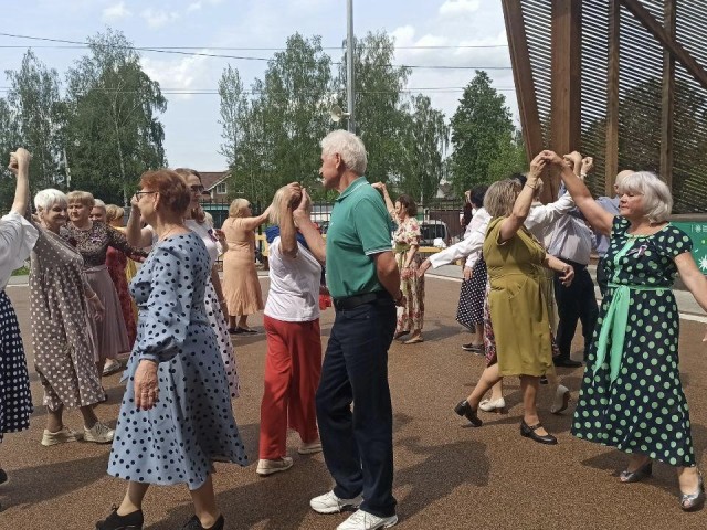 Жителей Сергиева Посада ждут танцы, зумба и кинопоказы в парке «Скитские пруды»