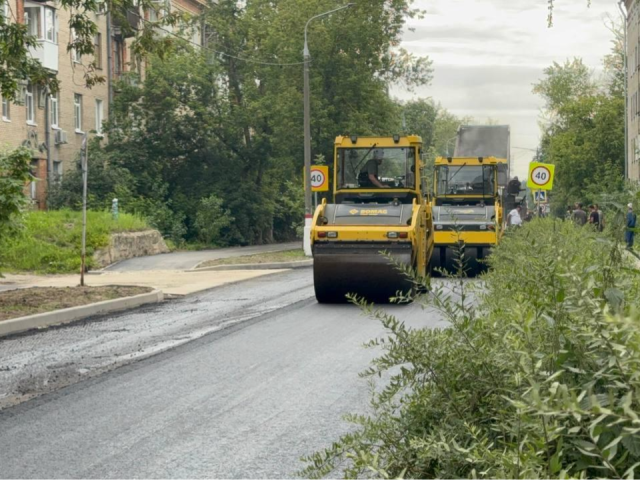 На улице Ломоносова в Жуковском уложили асфальт