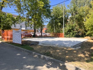 Строители подготовили основание для детской площадки на проспекте Ленина