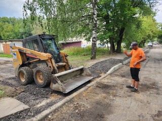 Тротуары и съезды во дворы на Ильича подготовили к асфальтированию