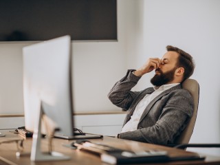 Сон на работе назвали полезным средством для повышения эффективности сотрудников