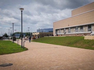 На стройке ФОКа в Бронницах обустраивают территорию и завершают монтаж инженерных сетей