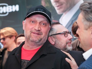 Гоша Куценко преклонил колено перед певицей во время телешоу