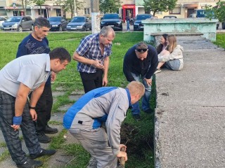 Коммунальщики Шатуры вернули подростку телефон, упавший в щель теплотрассы