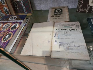 Посмотреть на первое издание «Ревизор» Гоголя 1856 года можно во фрязинской библиотеке