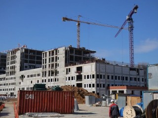 Монолитные работы в трех блоках многопрофильной больницы завершили в Балашихе