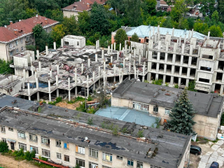 Эксперты оценивают состояние недостроенной школы в Королеве перед возобновлением строительства
