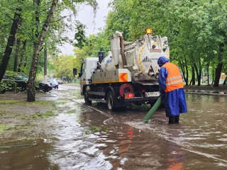 Коммунальные службы спасают Истру и Дедовск от подтоплений