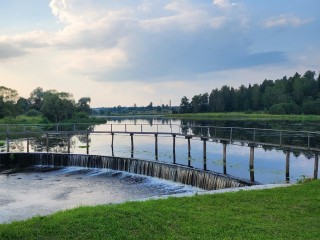 Водоем в Брыкове очистят от мусора и водорослей