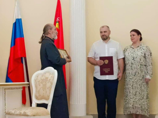 Молодожены Долгопрудного отметили День семьи, любви и верности в ЗАГСе