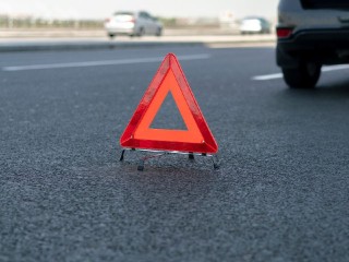 В Наро-Фоминске иномарка пострадала от падения фасадных элементов