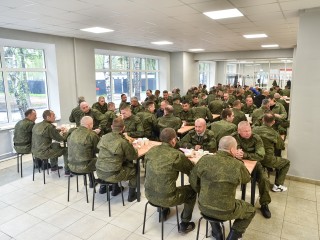 Единовременные выплаты контрактникам выросли в полтора раза