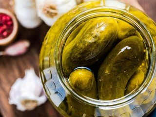 Как бочковые: соленые огурцы на зиму без уксуса и сахара готовит шефиня из Бронниц