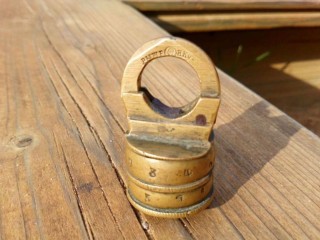 Старинный навесной кодовый замок продают в Солнечногорске за 26 тыс. руб.
