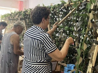 Более 30 маскировочных сетей отправили на фронт волонтеры Запрудни
