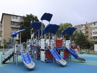 Детскую игровую площадку открыли на ул. 8 Марта в Электростали