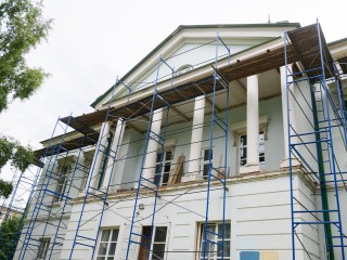 В лыткаринской усадьбе устанавливают теплые полы на всех этажах