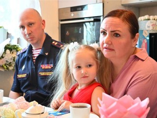 В Реутове навестили семью военного, пропавшего без вести