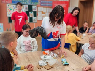 Волонтеры научили лицеистов Солнечногорска сортировать мусор