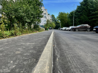 В Кантемировском микрорайоне строят новые парковки и тротуары