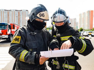Посетителей двух торговых центров эвакуировали в Долгопрудном: службы уже на месте