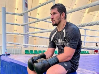 Боксер Алексей Папин стал обладателем премиального внедорожника Lixiang L7