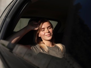 В жару рядовые предметы в автомобиле могут стать угрозой